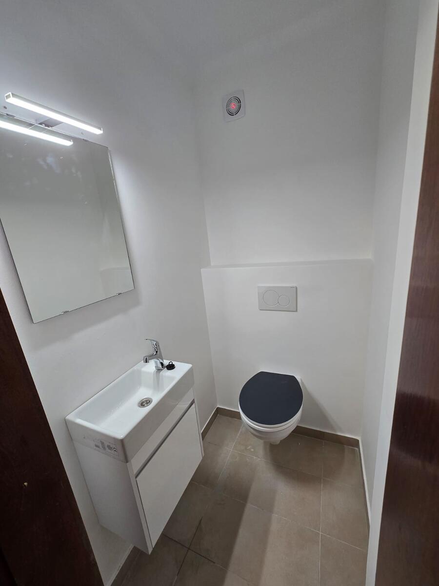 Salle d'eau WC suspendu lavabo rénovation Capellen